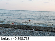 Краснодарский край, Туапсинский район, поселок городского типа, Новоихайловский, на пляже,  после дважды разлившейся в июле 2023 г. реки Нечепсухо, сорванный буй. Стоковое фото, фотограф Александр Циликин / Фотобанк Лори