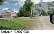 Движение транспорта в городе в ускоренном режиме 29 июня 2023 года в городе Наро-Фоминске. Редакционное видео, видеограф Валерий Иванович Клейменов / Фотобанк Лори