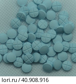 Pile of blue Warfarin pills. Warfarin, anticoagulant (blood thinner). The topic of drug treatment. Стоковое фото, фотограф YuryKara / Фотобанк Лори