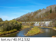 Railway Novokuznetsk-Tashtagol in the confluence of Mundybash and Uchelen, Mountain Shoria. Стоковое фото, фотограф Ольга Остроухова / Фотобанк Лори