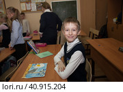 Первоклассник на уроке за партой (2018 год). Редакционное фото, фотограф Оксана Лычева / Фотобанк Лори