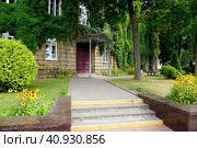 Здание университета Янки Купалы в Гродно (2023 год). Стоковое фото, фотограф Максим Соколов / Фотобанк Лори