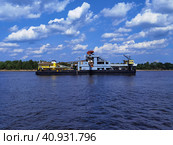Судно ПЧС-616 Дноуглубительное на реке Кама в Перми (2023 год). Стоковое фото, фотограф Максим Гулячик / Фотобанк Лори