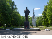 Осташков, Тверская область. Памятник В. И. Ленину (2023 год). Редакционное фото, фотограф Литвяк Игорь / Фотобанк Лори