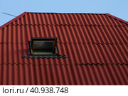 Window built into the red slate roof. Open roof window. Стоковое фото, фотограф Владислав Тригуб / Фотобанк Лори