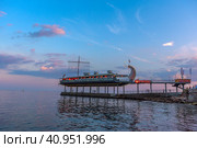 Yalta restaurant orange in the evening (2021 год). Редакционное фото, фотограф Анна Кривицкая / Фотобанк Лори