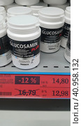 Glucosamine tablets in a pharmacy on sale (2019 год). Редакционное фото, фотограф Анна Кривицкая / Фотобанк Лори