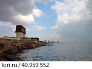 Крым, Евпатория, море, фавелы (2022 год). Редакционное фото, фотограф Андрей Макаренко / Фотобанк Лори