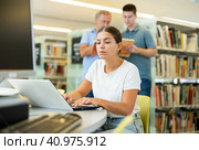 Smart female American student preparing for the exam. Стоковое фото, фотограф Яков Филимонов / Фотобанк Лори