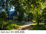 Дорога в деревне (2023 год). Стоковое фото, фотограф Илья Старков / Фотобанк Лори