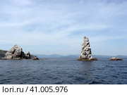 Кекуры Пять Пальцев в заливе Петра Великого Японского моря. Стоковое фото, фотограф Free Wind / Фотобанк Лори