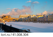 View of the Vodootvodny channel and Kadashevskaya Embankment on winter day. Moscow. Russia. Стоковое фото, фотограф Яков Филимонов / Фотобанк Лори