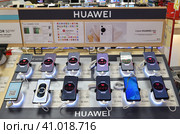 Moscow, Russia - Aug 14. 2023. Huawei P60 phone in Mvideo shop of electronics and home appliances in Zelenograd. Редакционное фото, фотограф Володина Ольга / Фотобанк Лори