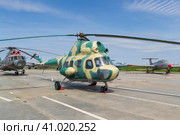 Волгоградская область, Средняя Ахтуба, Россия, 7 мая 2023 года. Лёгкий учебный многоцелевой вертолёт Ми-2 для обучения пилотов. Редакционное фото, фотограф Андрей Цыганков / Фотобанк Лори