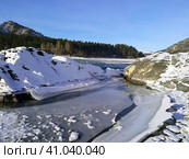 Горная алтайская река, скованная льдом. Стоковое фото, фотограф Анна Важеговских / Фотобанк Лори