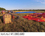 Подготовка к массовому взлету аэростатов (2023 год). Редакционное фото, фотограф Миляуша Мухутдинова / Фотобанк Лори