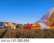 Подготовка к массовому взлету аэростатов (2023 год). Редакционное фото, фотограф Миляуша Мухутдинова / Фотобанк Лори