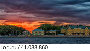 The Menshikov Palace, a Petrine Baroque edifice in Saint Petersburg, Russia, taken across Neva river (2018 год). Стоковое фото, фотограф Анна Кривицкая / Фотобанк Лори