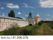 Стены и башни Спасо-Прилуцкого монастыря. Вологда, Россия (2022 год). Стоковое фото, фотограф Алексей Семенушкин / Фотобанк Лори