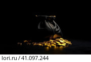 Bag of gold coins on black background. Scattered golden money near sac. Стоковое AI-изображение, AI-художник Константин Григорьев / Фотобанк Лори