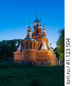 Ночной снимок церкви Юлиана Тарсийского в Пушкине (2023 год). Редакционное фото, фотограф Михаил Аккуратoв / Фотобанк Лори