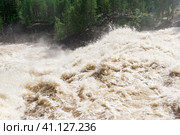 Girvas waterfall on the Suna River during the idle discharge of water from the Paleozerskaya HPP. Стоковое фото, фотограф Евгений Харитонов / Фотобанк Лори