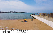 Панорамное движение камеры от фонтана к бухте. Panoramic camera movement from the fountain to the Gelendzhik Bay. (2023 год). Редакционное видео, видеограф Станислав Типляшин / Фотобанк Лори
