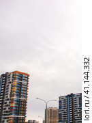 Belarus, Minsk - 12 december, 2022: Modern houses in Minsk world (2023 год). Редакционное фото, фотограф Аксенова Вера / Фотобанк Лори