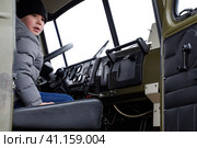 The child sits in the cabin air defense missile system. Exhibition equipment at an air show. (2017 год). Редакционное фото, фотограф Леонид Еремейчук / Фотобанк Лори