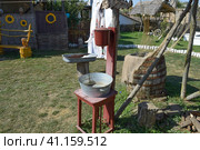 Washbasin with a basin in the yard. Стоковое фото, фотограф Леонид Еремейчук / Фотобанк Лори
