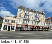 Россия, город Владивосток, улица Светланская, дом 55, дом Штейнбаха, 1901-1902 годы постройки, дом 53, строение 3 - доходный дом Брюгина 1893 год. Редакционное фото, фотограф Овчинникова Ирина / Фотобанк Лори
