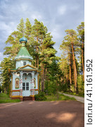 Konevets Island, Russia - 22 July 2023: Chapel of the Assumption of the Mother of God, wooden structure of 1899. Редакционное фото, фотограф Оксана Медведева / Фотобанк Лори
