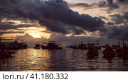 Timelaps of Seascape Fishing Boat on Koh Tao Beach Warm Light Sunset Time, Many Clouds Moving, Thailand. Стоковое фото, фотограф Igor Tichonow / Фотобанк Лори