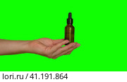 Female hands testing natural oil cosmetics on a chroma green screen background. Dropper glass Bottle with pipette. Spa. Beauty products. Skincare, recommend, makeup advertising. Chromakey, keying. Стоковое видео, видеограф Марина Демидюк / Фотобанк Лори