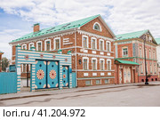 Kayuma Nasyri Street. Staro-Tatarskaya Sloboda. Summer day. Russia, September 2023. The Republic of Tatarstan. Kazan. Редакционное фото, фотограф Photojuli / Фотобанк Лори