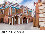 Kayuma Nasyri Street. Staro-Tatarskaya Sloboda. Summer day. Russia, September 2023. The Republic of Tatarstan. Kazan. Редакционное фото, фотограф Photojuli / Фотобанк Лори