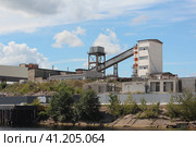 Старый домостроительный комбинат по изготовлению панелей жилых домов. Редакционное фото, фотограф Евгений Фомичев / Фотобанк Лори