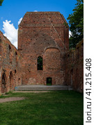 Ruins of Eldena Abbey (Hilda Abbey) - is a former Cistercian monastery near the present town of Greifswald in Mecklenburg-Vorpommern, Germany (2021 год). Стоковое фото, фотограф Sergey Kohl / Фотобанк Лори