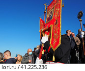 Sremska Mitrovica, Serbia, January 19, 2022. Christian holiday Epiphany. Mass bathing of people in the river. People in full dress with church utensils, litanies, flags and staffs descend the stairs. Редакционное фото, фотограф Юлия Петровская / Фотобанк Лори