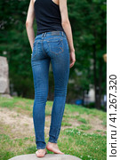 Back view of a long women legs posing with jeans. Стоковое фото, фотограф Андрей Аркуша / Фотобанк Лори