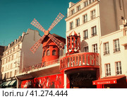 Париж. Мюзик-холл "Мулен-Руж" (Moulin-Rouge) (2019 год). Стоковое фото, фотограф Оксана / Фотобанк Лори