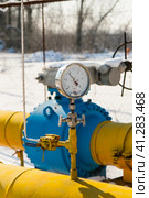Манометр,установленный на газовой трубе. Стоковое фото, фотограф Игорь Дашко / Фотобанк Лори