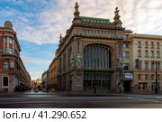 Saint Petersburg, Russia, 09.04.2021: View of the Yeliseyev Merchants' store (Eliseyev Emporium) at the corner of Nevsky Prospekt and Sadovaya Street. Редакционное фото, фотограф Ula Ulachka / Фотобанк Лори