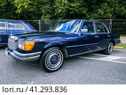 Mercedes-Benz W116 oldtimer vintage luxury sedan car. Редакционное фото, фотограф Константин Григорьев / Фотобанк Лори