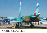 Советский и российский многофункциональный сверхзвуковой истребитель-бомбардировщик Сухой Су-34 Fullback с собственным именем Олег Пешков на авиасалоне МАКС-2019 в Жуковском, Россия, вид слева-сзади. Редакционное фото, фотограф Малышев Андрей / Фотобанк Лори