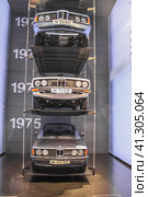 BMW 633, 520 and 323 in E24, E12 and E21 bodies in the exhibition hall of the BMW Museum (2011 год). Редакционное фото, фотограф Воловодов Владимир / Фотобанк Лори