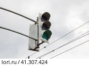 The traffic light in gray sky closeup. Стоковое фото, фотограф Аксенова Вера / Фотобанк Лори