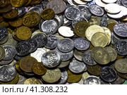 Russian banknotes and coins. A handful of coins on new Russian banknotes in denominations of 2000 and 200 rubles. Стоковое фото, фотограф Леонид Еремейчук / Фотобанк Лори