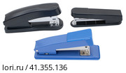 Канцелярские степлеры на белом фоне. Staplers isolated on a white background. Стоковое фото, фотограф Татьяна Д / Фотобанк Лори