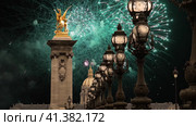 Celebratory colorful fireworks over the Lamp posts on Alexander III Bridge ( 4K, time lapse, with zoom). Paris, France. This arch bridge is one of the most beautiful river crossings in the world (2023 год). Стоковое видео, видеограф Владимир Журавлев / Фотобанк Лори